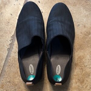 Dr Scholls Woman’s Black Slip-On Shoes. SZ 8 EUC